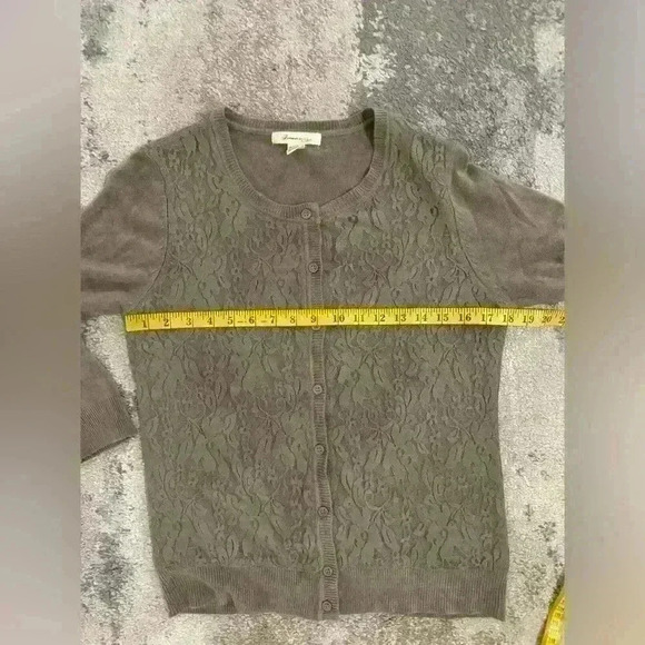 Women’s Forever 21 Button Down Cardigan - Picture 5 of 7